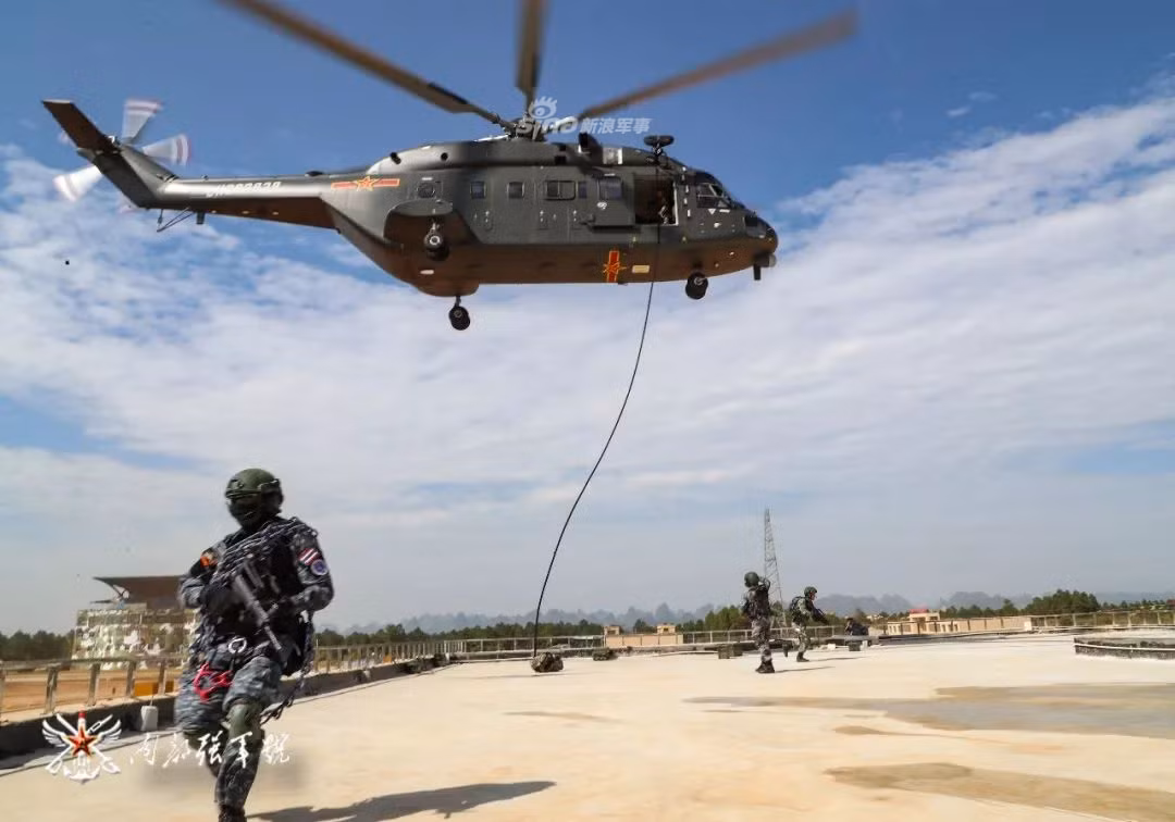 Dù không nằm trong khu vực ASEAN nhưng Trung Quốc và Nga cũng đưa một lượng lớn lực lượng tham gia vào cuộc tập trận chống khủng bố này. Nguồn ảnh: Sina.