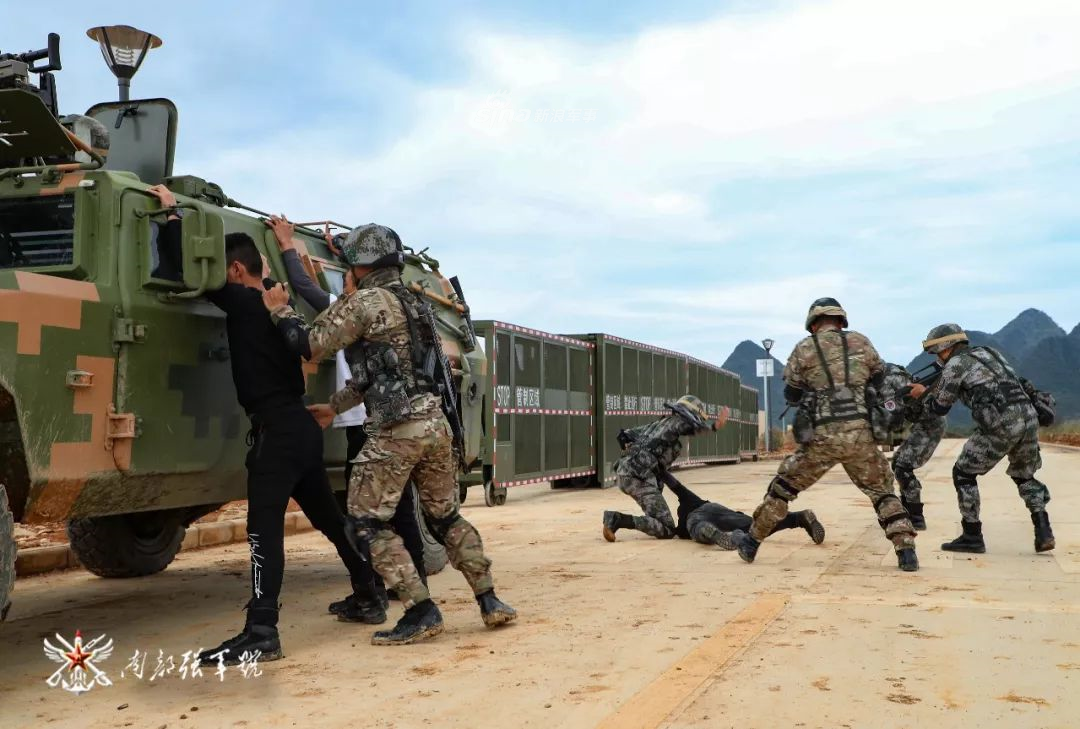 Với đặc điểm đa sắc tộc, đa tôn giáo, dân số đông và có địa hình chia cắt mạnh, các quốc gia thuộc khu vực Đông Nam Á tỏ ra rất khó khăn khi hỗ trợ lẫn nhau trong cuộc chiến chống khủng bố. Nguồn ảnh: Sina.