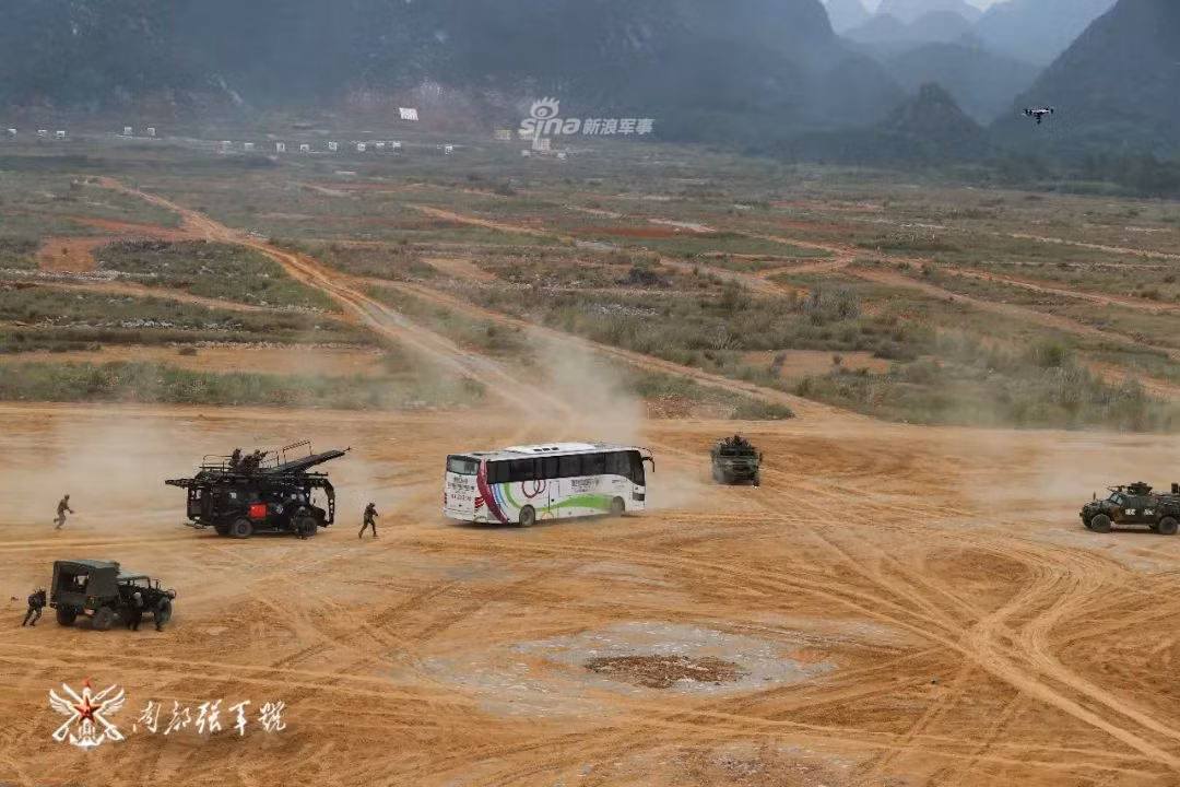 Ngoài các bài tập trên thực địa, cuộc tập trận cũng có mục đích nhằm nâng cao khả năng, trình độ của lực lượng hành pháp của các nước tham dự, nhất là trong vấn đề về luật chống khủng bố của từng quốc gia. Nguồn ảnh: Sina.