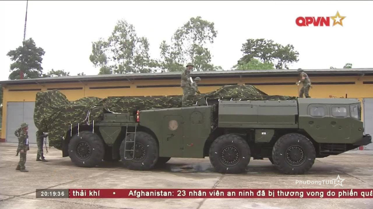 Không chỉ sở hữu và làm chủ loại vũ khí hiện đại này, Việt Nam thậm chí còn tự nghiên cứu, cải biên các phiên bản tên lửa đạn đạo Scud sẵn có trong biên chế, đảm bảo tính chiến đấu cao trong bối cảnh loại tên lửa này đã ra đời được hơn nửa thế kỷ. Nguồn ảnh: QPVN.