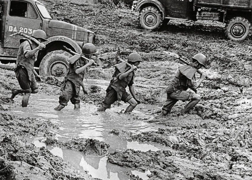 Bộ trưởng Quốc phòng Mỹ Mc Namara - người được coi là "khối óc" của quân đội Mỹ cũng phải thừa nhận, chặn đường Hồ Chí Minh là bất khả thi. Kể cả khi được sử dụng bom nguyên tử, việc chặn đứng được tuyến đường này là điều không thể. Nguồn ảnh: TL.