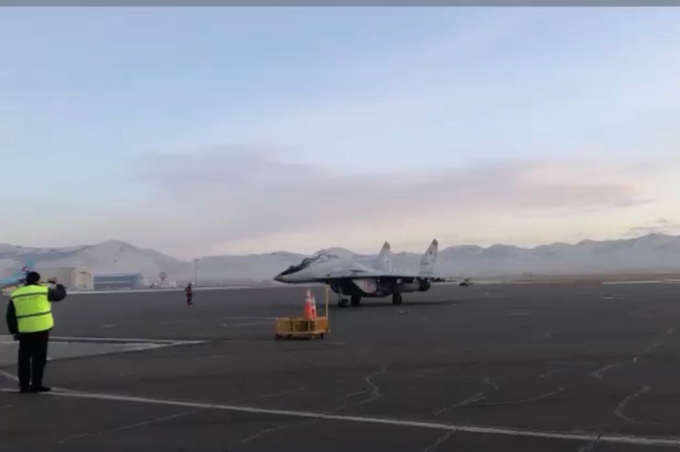 Với sức mạnh không quân có phần khá mong manh của quân đội Mông cổ hiện tại, hai chiếc chiến đấu cơ MiG-29 thực sự "quý hơn vàng". Nguồn ảnh: Rumil.