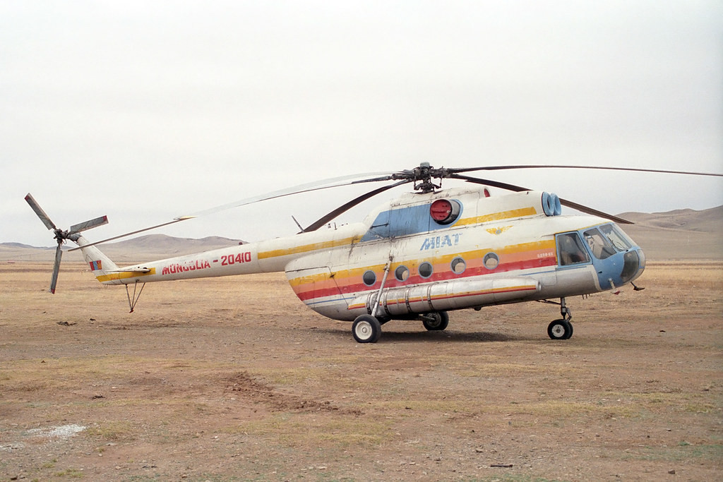 Không thể thiếu được trong lực lượng Không quân Mông Cổ đó là những trực thăng Mi-8 - loại trực thăng phổ biến nhất thế giới hiện nay. Nguồn ảnh: Rumil.