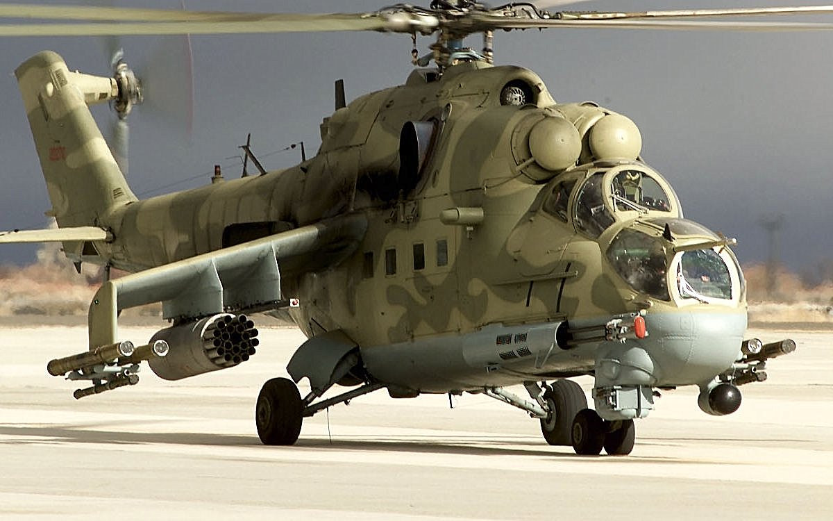 Mi-24V là phiên bản trực thăng tấn công Mi-24 được tối ưu hóa khả năng diệt tăng với việc mang theo được tối đa 8 tên lửa 9M114 Shturm dưới hai cánh treo vũ khí. Nguồn ảnh: Rumil.