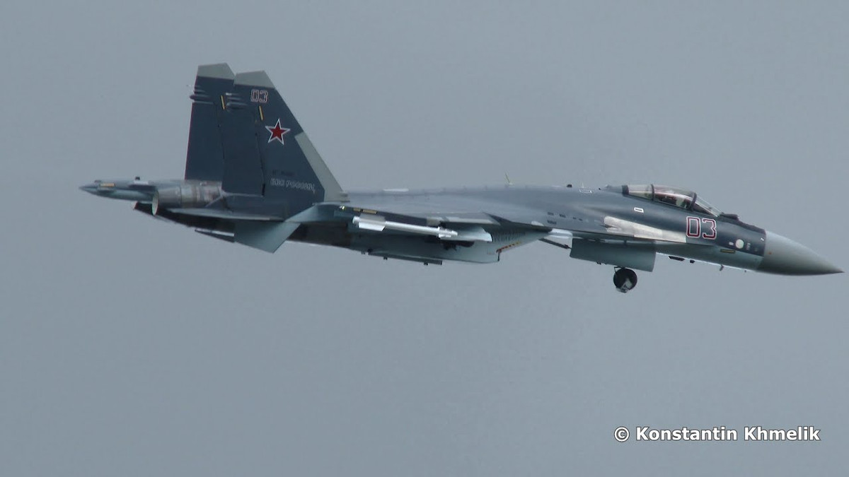 "Luật Ngoại Đạo" hay CAATSA được Tổng thống Donald Trump ký hồi năm 2017. Theo đó, Mỹ sẽ trừng phạt kinh tế bất cứ quốc gia nào mua vũ khí từ Nga. Nạn nhân đầu tiên của đạo luật này là Trung Quốc với việc đặt mua các tổ hợp S-400 từ Nga. Nguồn ảnh: Rumil.