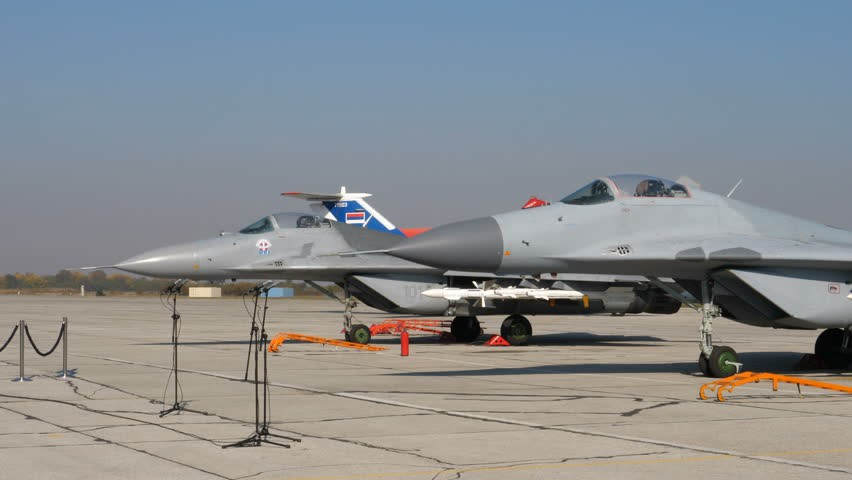 Gần đây, Nga đã có động thái thiết thực đầu tiên đó là tặng cho không quân Serbia 4 tiêm kích hạng nhẹ MiG-29 đã qua sử dụng, chúng được nâng cấp lên tiêu chuẩn MiG-29SMT khá hiện đại.