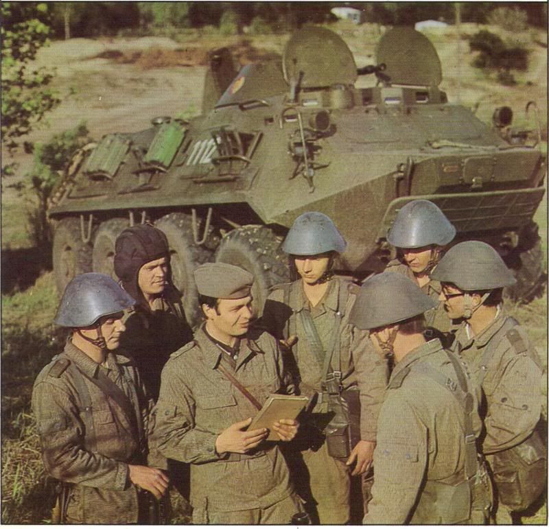 Vào năm 1987, quân số của Quân đội Đông Đức chạm đỉnh cao nhất trong lịch sử, lên tới 175.300 người. Chính quyền Đông Đức tự tin tuyên bố, nếu xảy ra chiến tranh tổng lực, Đông Đức sẽ huy động được tối đa nửa triệu quân. Nguồn ảnh: Pinterest.