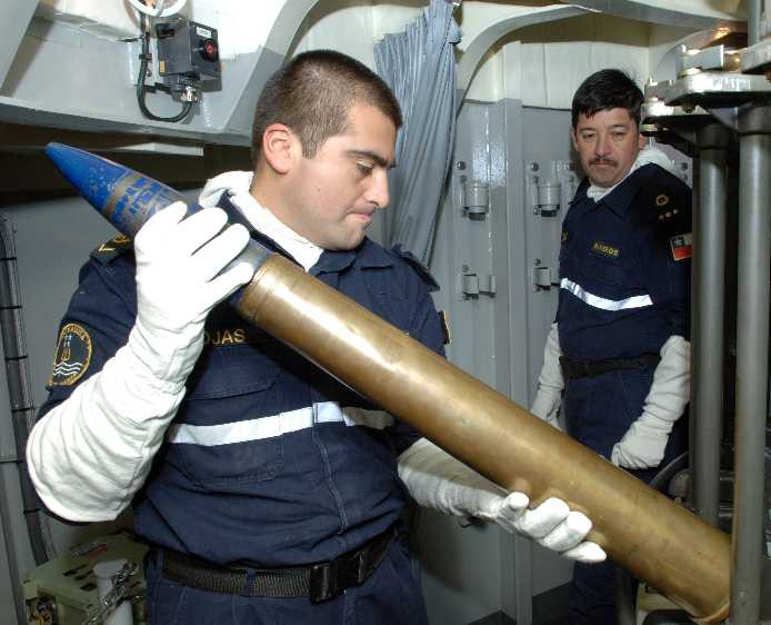 Cỡ đạn mà khẩu pháo này sử dụng là 76x636mm - tương đồng với cỡ đạn đang được sử dụng trên các tàu lớp Pohang mà Hàn Quốc chuyển giao cho chúng ta. Vậy nên bài toán nguồn cung đạn dược sẽ có thể được giải quyết dễ dàng. Nguồn ảnh: Pinterest.