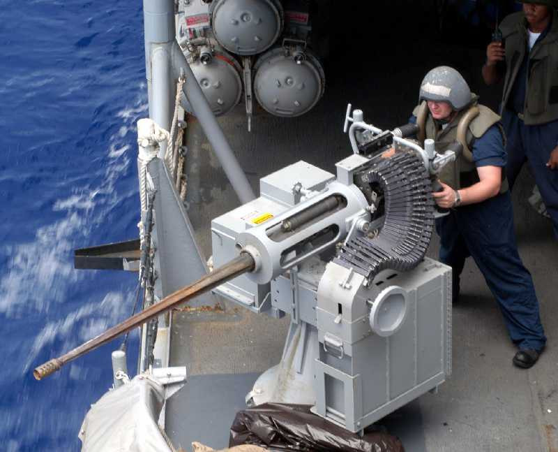 Nhiều khả năng Mỹ sẽ lột bỏ tổ hợp pháo này khỏi tàu Hamilton trước khi bàn giao cho phía Việt Nam. Thậm chí ngay cả khi Mỹ để lại tổ hợp này cho ta, phái Việt Nam cũng khó có thể khai thác triệt để được vì cỡ đạn mà khẩu pháo này sử dụng là 25x137mm - không đồng bộ với các cỡ đạn khác trong kho vũ khí của ta. Nguồn ảnh: Pinterest.