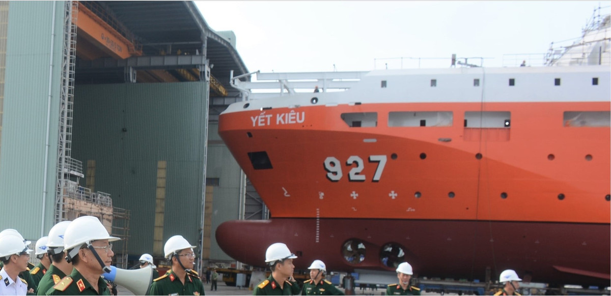 Có vẻ như, tàu cứu hộ tàu ngầm số hiệu 927 đang được hoàn thiện những khâu cuối cùng trước khi được cho hạ thuỷ. Nguồn ảnh: QDND.