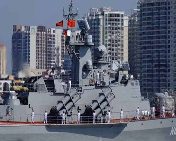 Hai phiên bản phổ biến nhất của Kh-35 đó là Kh-35 và Kh-35U. Hai phiên bản này cùng mang theo lượng đầu nổ 145 kg nhưng có tầm hoạt động khá khác biệt, lần lượt là 130 km cho tới 250 km. Nguồn ảnh: TL.