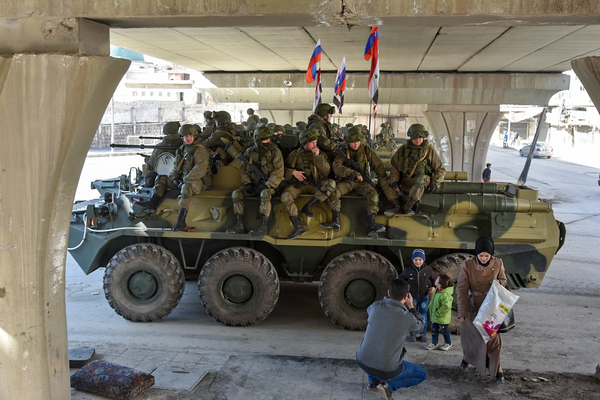 Tuy nhiên, tác động lớn nhất vào việc làm ngân sách quốc phòng của Nga bị suy giảm là do chỉ số này được tính bằng đồng USD - mà tỷ giá giữa đồng Rúp của Nga với USD Mỹ đang giảm rất mạnh, khiến cho ngân sách quy đổi ra USD của Nga có phần "hụt hơi" so với các quốc gia khác. Nguồn ảnh: Rumil.