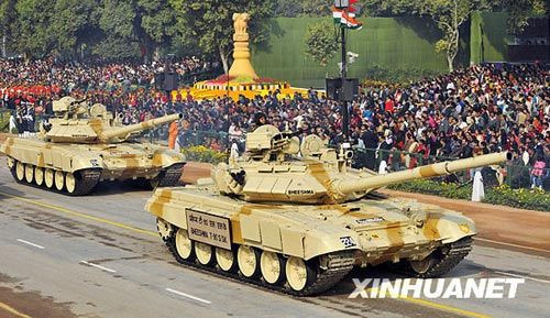 Trong khi đó, Nga - quốc gia sản sinh ra xe tăng T-90 thực tế lại chỉ sử dụng loại xe tăng này với số lượng rất ít mà dựa vào dòng xe tăng T-72 là chủ yếu. Nguồn ảnh: Xinhuanet.