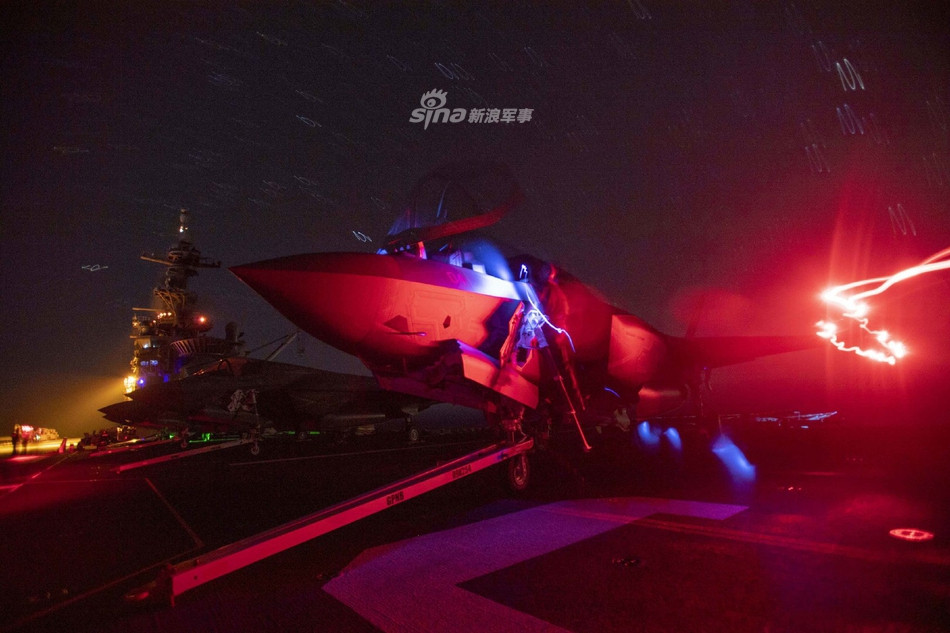 Tuy nhiên, một nước đi khá khó hiểu của Hải quân Mỹ trong tương lai đó là nhiều khả năng các tàu đổ bộ đời mới của Mỹ sẽ cắt giảm khả năng mang máy bay, thay vào đó là tăng diện tích của khoang đổ bộ - phục vụ việc đổ bộ đường biển ở quy mô lớn hơn. Nguồn ảnh: Sina.