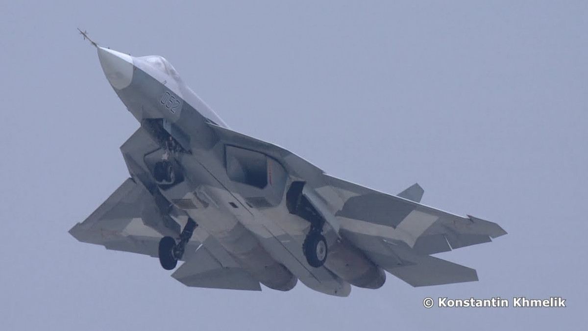 Tiêm kích Su-57 có tốc độ tối đa Mach 2, tầm hoạt động tối đa 3500 km ở tốc độ cận âm, cao độ tối đa lên tới 20.000 mét. Nguồn ảnh: Pinterest.
