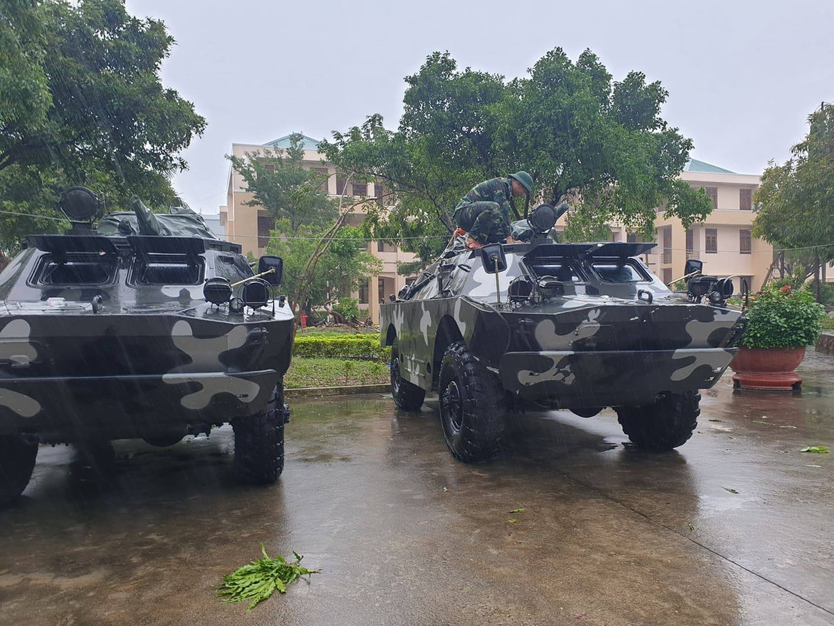 Mới đây, loại thiết giáp BRDM-2 đã được Quân khu 5 huy động để sẵn sàng tham gia cứu hộ, cứu nạn và hộ đê, sẵn sàng ứng phó với bão số 6. Nguồn ảnh: FTB.
