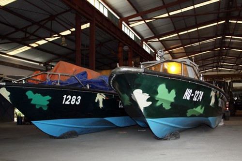 Hiện tại, các xuồng CQ vẫn đang được đóng mới với số lượng rất lớn để giảm giá thành, tạo điều kiện trang bị cho các đơn vị hải quân, các tỉnh ven biển của Việt Nam. Nguồn ảnh: QPVN.