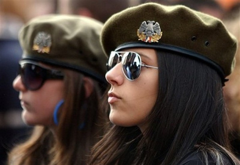 Nữ quân nhân Serbia.