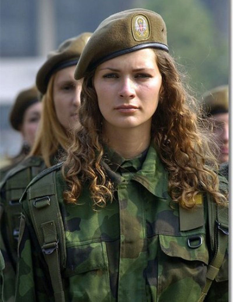 Nữ quân nhân Serbia.