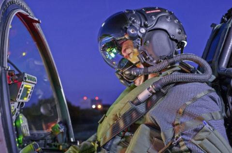 Lầu Năm Góc từng tìm cách giải quyết vấn đề bằng cách nâng cấp phần mềm, cho phép phi công giảm độ sáng của đèn LED, nhưng nó vẫn không giải quyết triệt để vấn đề.