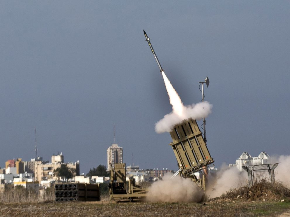 Mặc dù toàn bộ các hệ thống phòng thủ Iron Dome đều đã hoạt động hết công suất nhưng cuối cùng, Vòm Sắt chỉ đánh chặn được khoảng 60 rocket từ phía Palestine bắn ra. Nguồn ảnh: Pinterest.