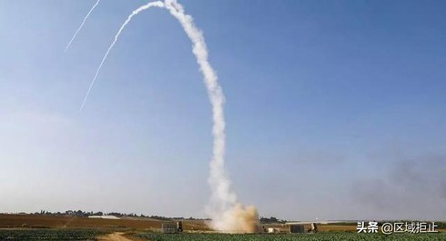 Trong suốt những ngày vừa qua, tổ hợp phòng thủ Iron Dome hay còn gọi là Vòm Sắt do Israel tự nghiên cứu và phát triển đã phải căng mình ra bảo vệ quốc gia này khi hứng chịu nhiều đợt pháo phản lực do lực lượng Hồi giáo Palestine tung ra. Nguồn ảnh: Sina.