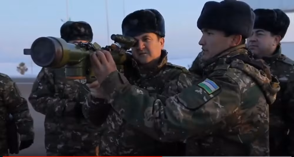 Đây là loại tên lửa phòng không vác vai được Trung Quốc phát triển dựa trên phiên bản QW-11 từng được nước này công bố hồi năm 2002. Nguồn ảnh: Livejournal.