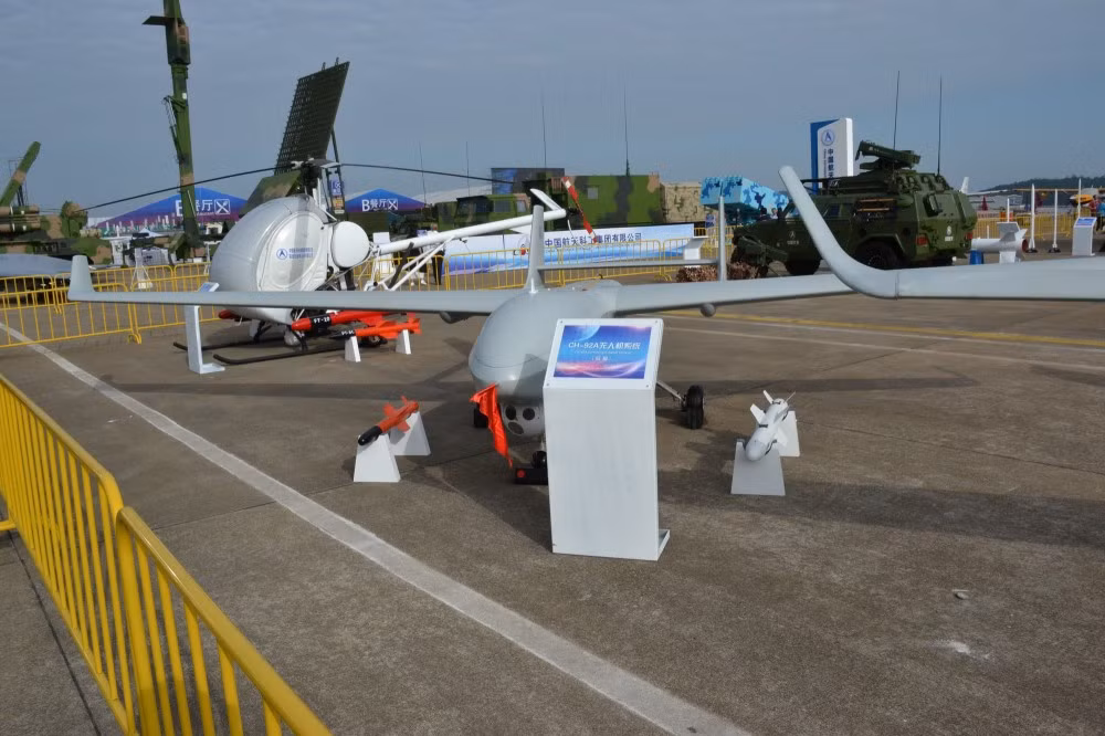 Ngoài ra, quân đội Serbian cũng vừa công bố nước này sẽ mua các máy bay không người lái CH-92A - Cầu Vồng 92A từ Trung Quốc để đưa vào trong biên chế của quân đội nước này. Nguồn ảnh: Livejournal.