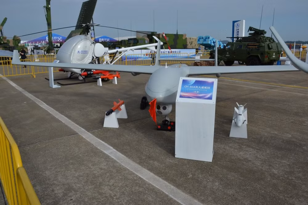 So với các phiên bản Cầu Vồng khác, CH-92A sử dụng thiết kế cánh đuôi hình chữ V cực kỳ tiên tiến, cho phép nó thực hiện các chuyến bay do thám trong thời gian dài. Nguồn ảnh: Livejournal.