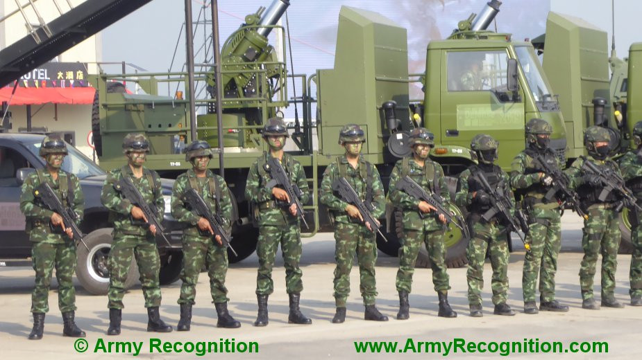 Quân đội Thái Lan với trang bao gồm các loại súng trường tấn công hiện đại bậc nhất trong biên chế của quốc gia này xuất hiện trong triển lãm. Nguồn ảnh: ArmyRec.