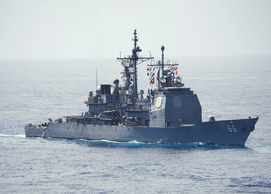 Tàu có độ giãn nước lên tới 9600 tấn, được trang bị tổng cộng 122 giếng phóng tên lửa thẳng đứng, có khả năng tương thích với nhiều loại tên lửa đối đất, đối không hoặc đối hải. Nguồn ảnh: Pinterest.