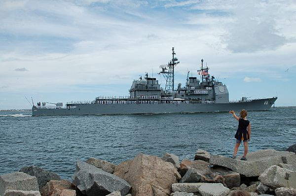 Hiện tại, trong lực lượng tàu chiến của Hải quân Mỹ, tàu chiến USS Hue City là tàu chiến duy nhất mang tên một trận đánh trong chiến tranh Việt Nam. Trong quá khứ, Mỹ từng "suýt" đặt tên một tàu chiến là USS Khe Sanh, tuy nhiên sau đó tàu đổ bộ này lại được chọn tên Peleliu - một trận đánh của Mỹ với Nhật trong Chiến tranh Thế giới thứ hai. Nguồn ảnh: USmil.