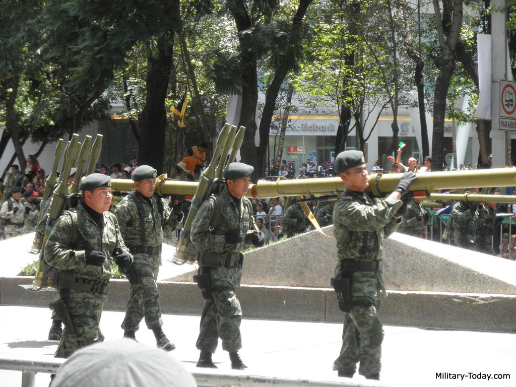 Hai loại đạn của RPG-29 bao gồm đạn nổ lại PG-29V và đạn nổ nhiệt áp TBG-29V. Cỡ đạn được sử dụng là 105mm, mỗi viện đạn có trọng lượng hơn 5 kg nên khá cồng kềnh và nặng nề khi di chuyển. Nguồn ảnh: Military.