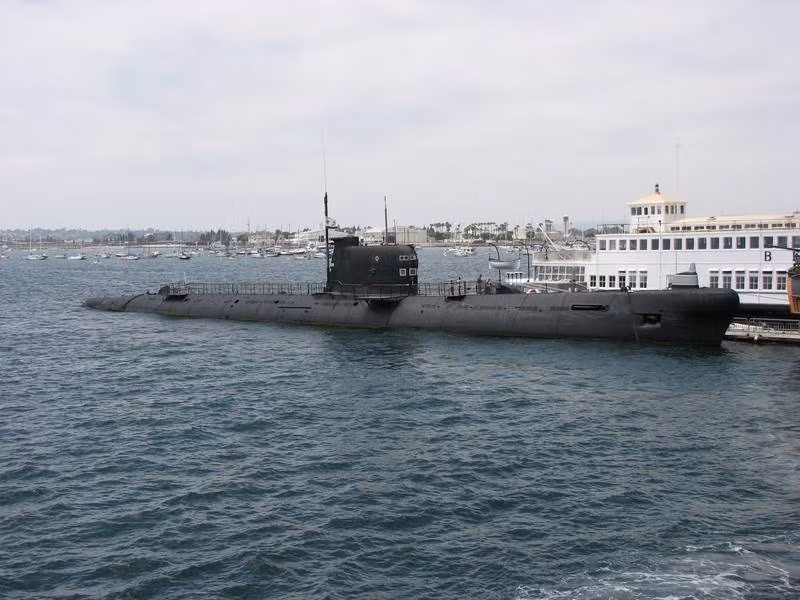 Trước năm 2015, tàu ngầm này được sử dụng cho mục đích thăm quan, du lịch và là viện bảo tàng tư nhân thu hút rất nhiều khác du lịch. Nguồn ảnh: Pinterest.