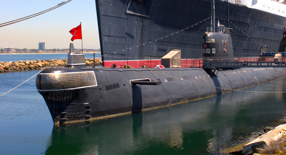 Trong quá khứ, tàu ngầm Foxtrot từng là lớp tàu ngầm điện - diesel được Liên Xô đóng mới nhiều bậc nhất. Tổng cộng đã có tới 74 chiếc này được Liên Xô sản xuất trong thời gian từ năm 1957 cho tới năm 1983. Nguồn ảnh: Pinterest.