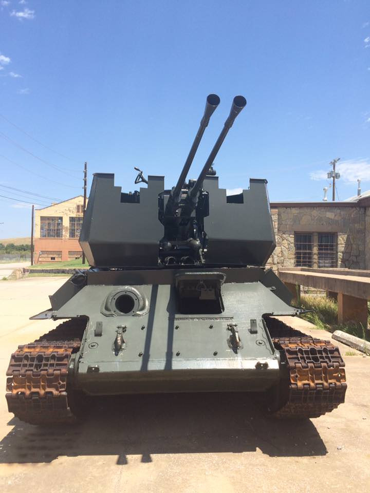 Tuy nhiên, pháo phòng không tự hành Type 63 của Trung Quốc lại được đặt trên khung gầm của xe tăng Type 58 - phiên bản T-34-85 do Trung Quốc tự chế tạo dựa trên thiết kế của Liên Xô - chứ không phải chế tạo trực tiếp trên khung gầm T-34-85 do Liên Xô sản xuất. Nguồn ảnh: Tankencyclopedia.