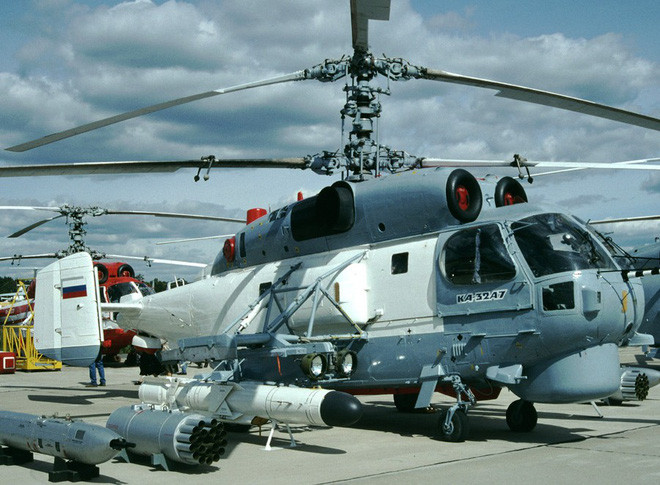 Ngoài bom, Ka-28 còn mang theo được cả ngư lôi - thứ vũ khí nguy hiểm bậc nhất với tàu ngầm khi chỉ cần một trái ngư lôi bất kỳ đâm trúng thân tàu ngầm, cả con tàu có thể chìm ngay tức khác.Nguồn ảnh: Vitaly.