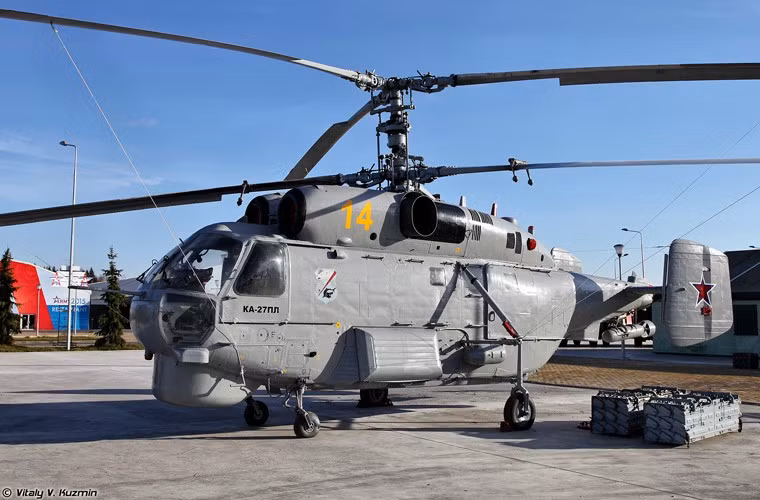 Ở phiên bản cải tiến Ka-29, khả năng mang vũ khí của dòng trực thăng đồng trục này đã được nâng lên gấp 4 lần - nghĩa là có tới bốn giá treo cứng, mang theo được nhiều loại bom, pháo phản lực, thậm chí là tên lửa. Nguồn ảnh: Vitaly.