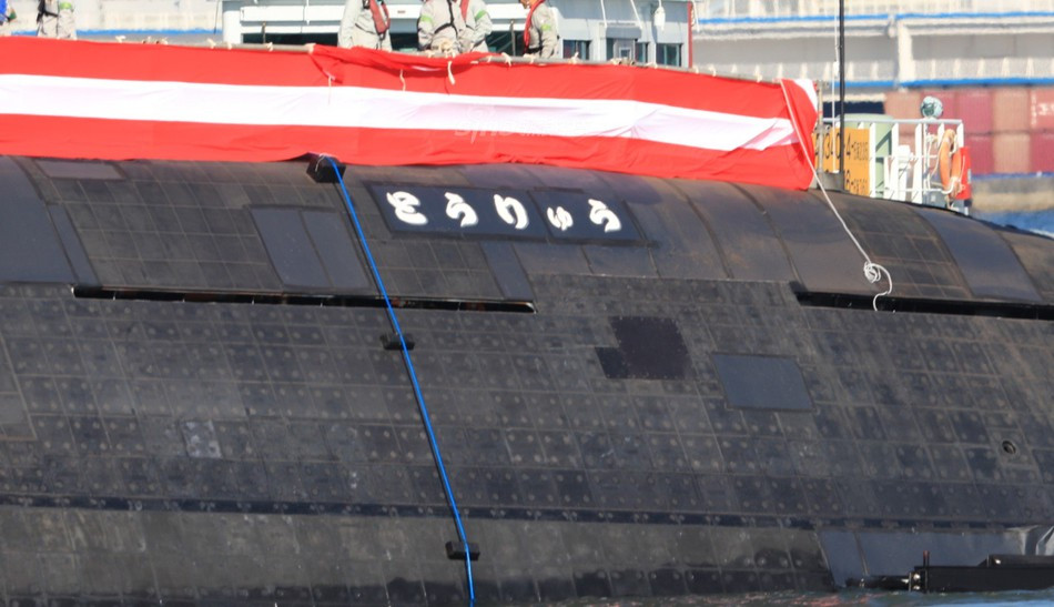 Trái ngược với Nga, mới đây hôm 6-11, Nhật Bản đã hạ thủy tàu ngầm Toryu số hiệu SS-512, đây là con tàu cuối cùng của lớp Soryu tại nhà máy đóng tàu của tập đoàn công nghiệp nặng Kawasaki (KHI).