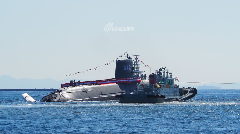 Mặc dù vậy, pin lithium-ion và hệ thống đi kèm rất đắt đỏ, ước tính đơn giá cho 2 chiếc tàu ngầm Soryu cuối cùng cao hơn 100 triệu USD so với những con tàu trước sử dụng pin axít-chì.