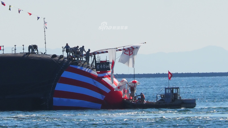 SS-511 Oryu và SS-512 Toryu là hai tàu ngầm đầu tiên trên thế giới được trang bị hệ thống cung cấp năng lượng sử dụng pin lithium-ion hay vì pin axit-chì truyền thống trên các tàu ngầm AIP khác.