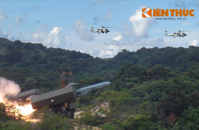 Cuối cùng là tổ hợp 4K51 Rubezh với nhiệm vụ chính là bổ sung hoả lực bảo vệ bờ biển ở tầm gần. Tổ hợp này có hai ống phóng, có khả năng kết hợp với pháo tự hành bờ biển nhằm đối phó với các mục tiêu đã ở tầm quá gần, tên lửa không thể khai hoả được.