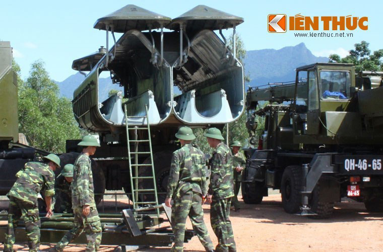 Tổ hợp này sử dụng tên lửa P-15M. Khi phóng, tên lửa P-15M sẽ bay cách mặt nước từ 25 tới 50 mét, pha giữa sử dụng điều khiển bằng hệ thống dẫn đường quán tính và pha cuối dùng radar chủ động.