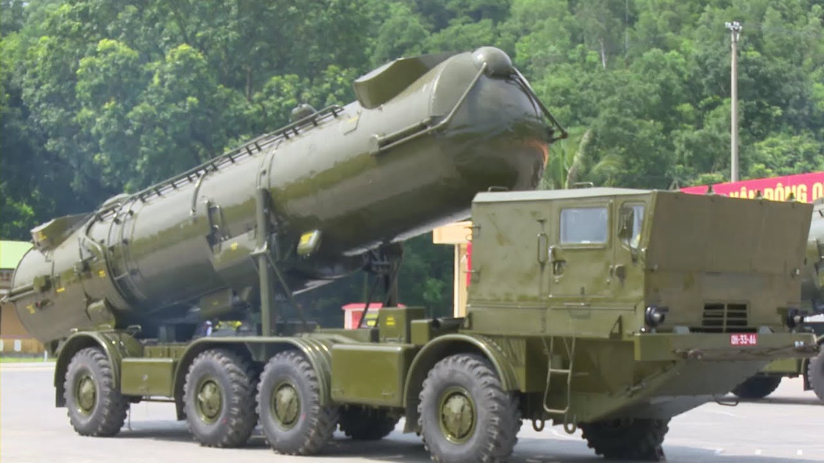 Tiếp theo là tổ hợp tên lửa phòng thủ bờ biển 4K44 Redut. Đây là tổ hợp tên lửa phòng thủ bờ biển di động được Liên Xô phát triển trong thời gian từ năm 1950 tới năm 1960. Nguồn ảnh: TL.