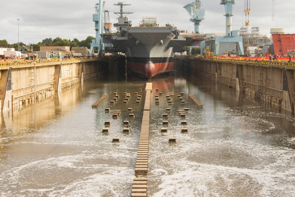 Sau đó, chi phí nghiên cứu và phát triển tương đương 4,7 tỷ USD sẽ được chia đều cho 10 tàu - mỗi tàu sẽ chỉ tốn khoảng gần 500 triệu USD tiền nghiên cứu và phát triển - một cái giá quá hời để nâng cấp toàn bộ các hàng không mẫu hạm của Hải quân Mỹ. Nguồn ảnh: Pinterest.