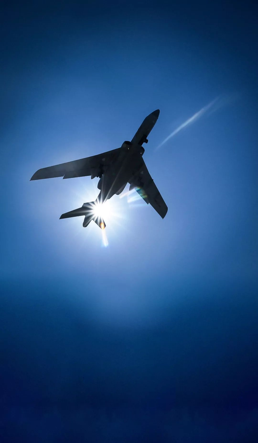 Chưa hết, số lượng bom chỉ 10 tấn của máy bay ném bom H-6 thậm chí cũng chỉ nhỉnh hơn đôi chút so với lượng vũ khí mà máy bay chiến đấu Su-30 của Nga có thể mang theo đươc - vào khoảng 8 tấn.