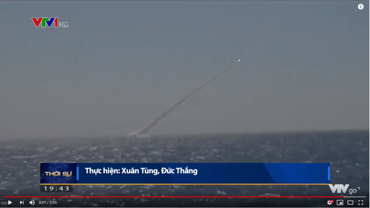 Trong số những tàu ngầm Kilo mà Việt Nam đặt mua, tàu ngầm mang tên Hà Nội là chiếc đặc biệt nhất. Đây là tàu ngầm quy tụ nhiều cái "đầu tiên" nhất của Hải quân Việt Nam. Nguồn ảnh: VTV.