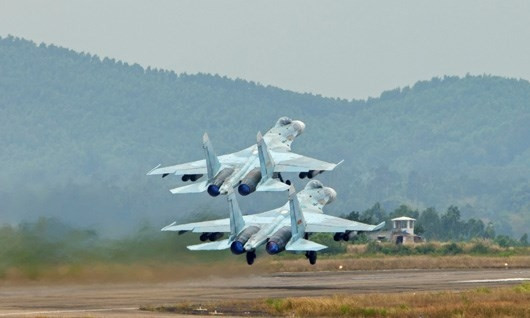 Kết quả là cả hai chiếc Su-27UB bị phá huỷ hoàn toàn, phía Nga không thể giao hàng cho Việt Nam theo đúng hẹn trong khi chúng ta không muốn chờ Nga sản xuất lại hai chiếc Su-27UB khác vì thời gian chờ có thể lên tới vài năm. Nguồn ảnh: Danviet.