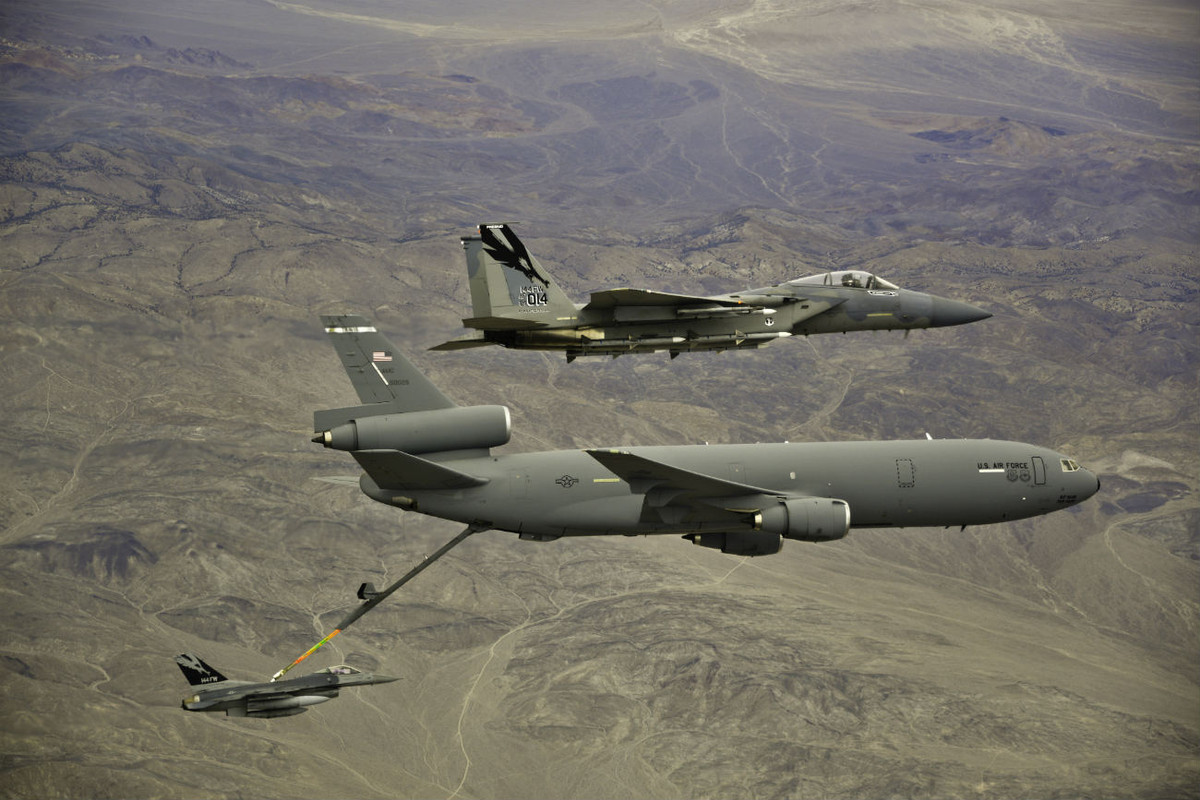 Trong suốt thời gian phục vụ của mình, các máy bay tiếp liệu KC-10 đã chứng tỏ khả năng thực hiện nhiệm vụ cực kỳ hoàn hảo của mình, tăng tầm bay, tầm chiến đấu của nhiều loại máy bay và là một "địa chỉ di động đáng tin cậy" cho mọi phi công Mỹ. Nguồn ảnh: BI.