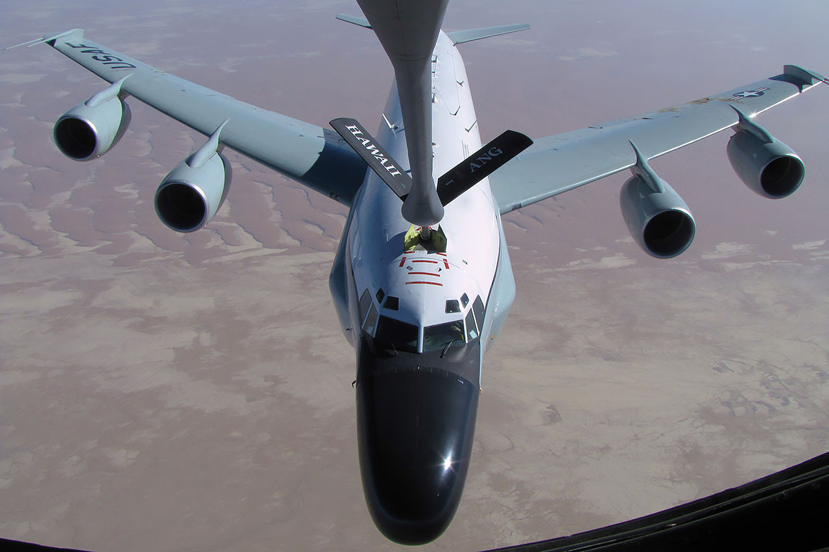 Mặc dù đã được đặt lịch để về hưu vào năm 2023 tới đây, tuy nhiên Không quân Mỹ lại không có kế hoạch thay thế cho RC-135. Nhiều khả năng, RC-135 sẽ được tiếp tục giữ lại phục vụ cho tới năm 2030 để bù lấp khoảng trống trong tác chiến điện tử của Không quân Mỹ. Nguồn ảnh: BI.